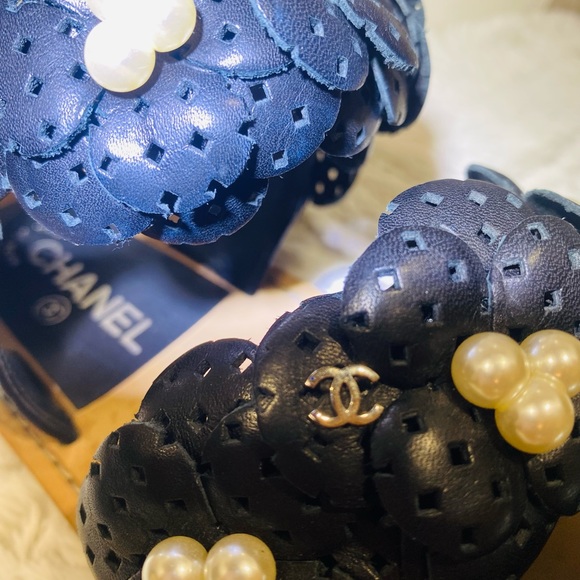 Chanel Black Leather Camellia Flower Flat Sandals - Picture 4 of 14